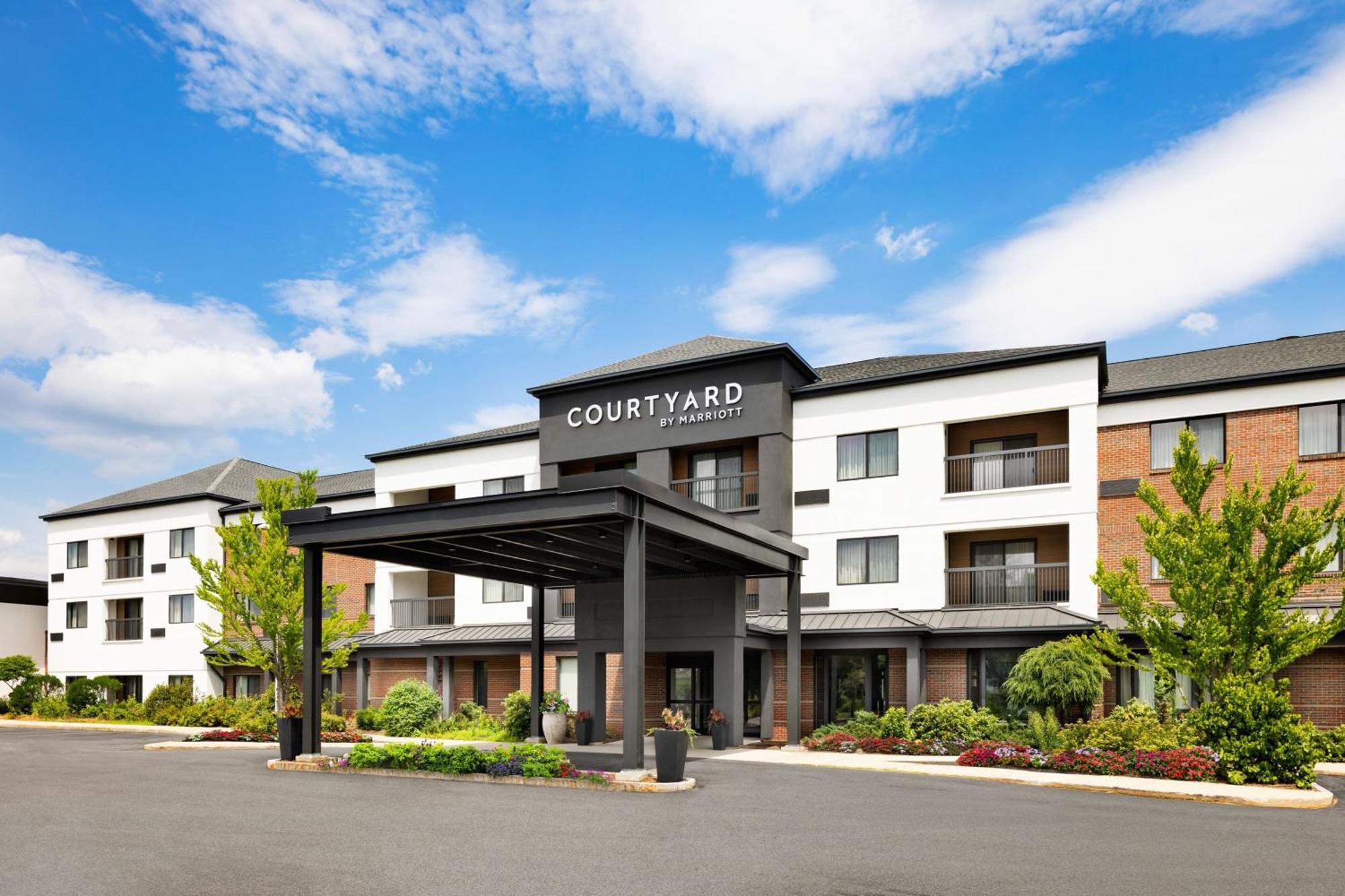 Courtyard By Marriott Concord Hotel Exterior photo