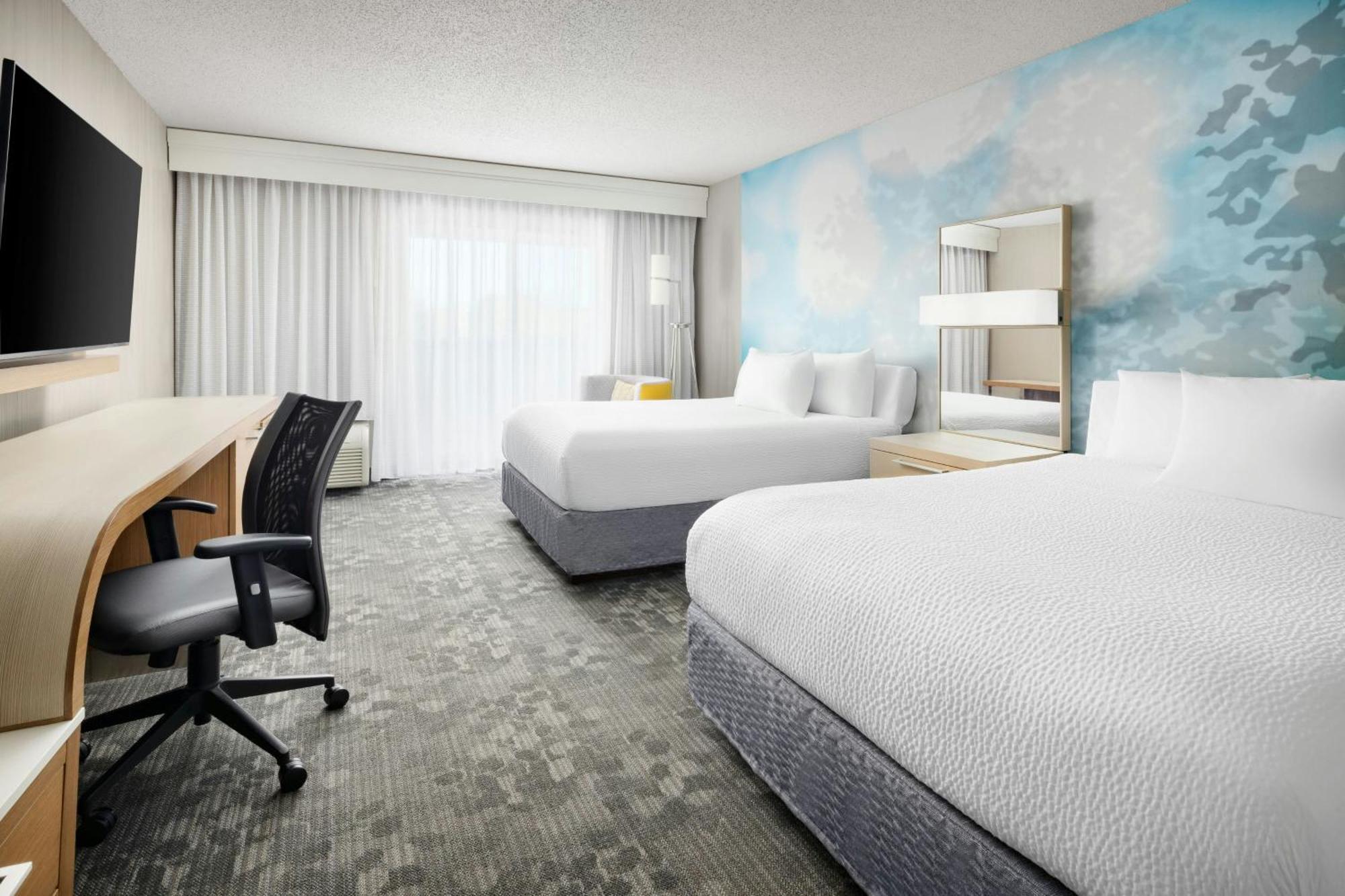 Courtyard By Marriott Concord Hotel Exterior photo
